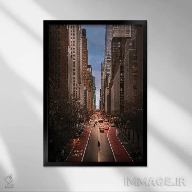 تابلو دکوراتیو غروب در میدتاون ایست اثر دیلان واکر - نمای قابدار مشکی