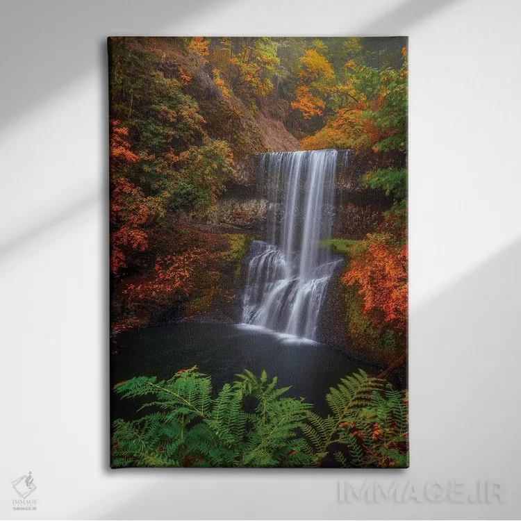 تابلو دکوراتیو محاصره شده در رنگ ها اثر دارن وایت فوتوگرافی - نمای روبهرو روی دیوار