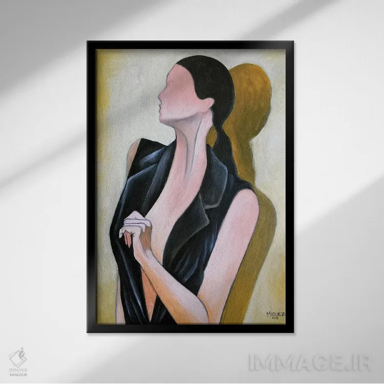 تابلو دکوراتیو مطالعه زن با جلیقه سیاه اثر دیکسی میگز - نمای قابدار مشکی
