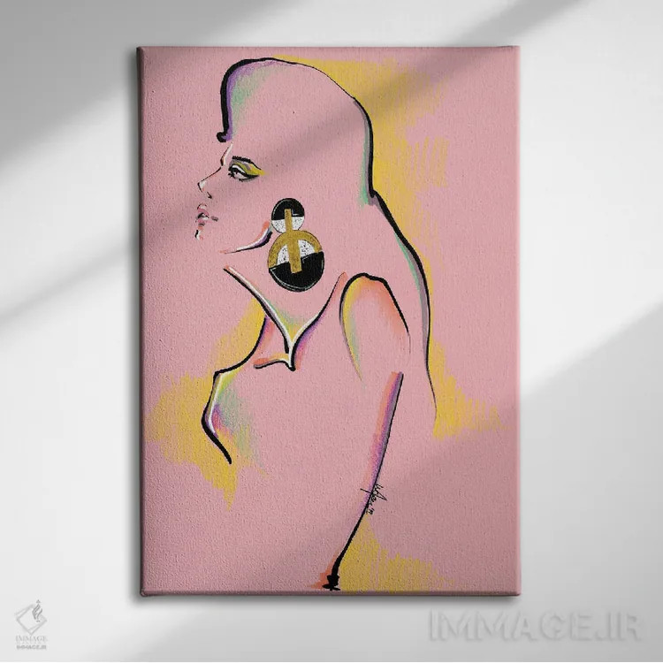 تابلو دکوراتیو کلاژ پرتره صورتی اثر الی عظیزیان - نمای روبهرو روی دیوار