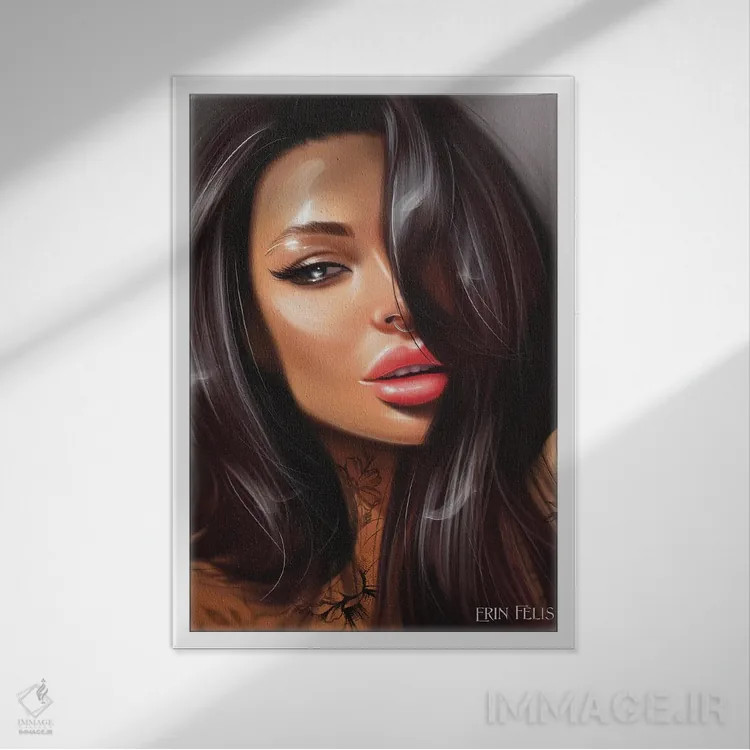 تابلو دکوراتیو زیبای مو تیره اثر ارین فلیس - نمای قابدار سفید