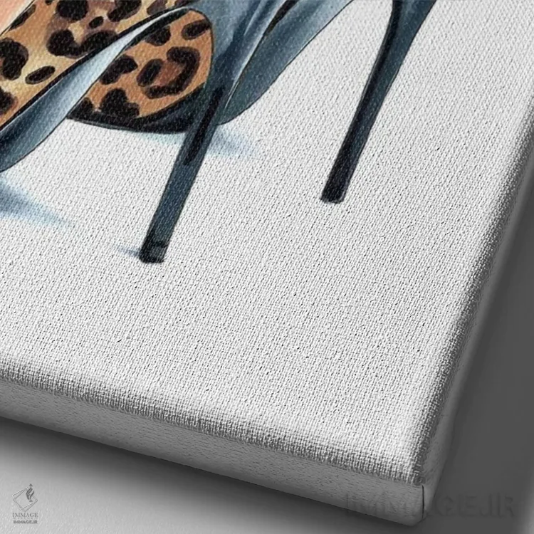 تابلو دکوراتیو کفش پاشنه دار پلنگی اثر الزا فوچه - نمای نزدیک بافت بوم