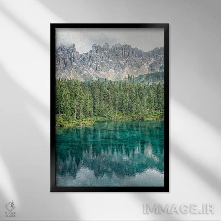 تابلو دکوراتیو دریاچه کاررسه اثر مانجیک پیکچرز - نمای قابدار مشکی