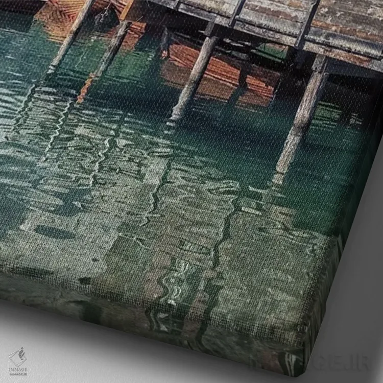 تابلو دکوراتیو کلبه ای کنار دریاچه اثر مانجیک پیکچرز - نمای نزدیک بافت بوم