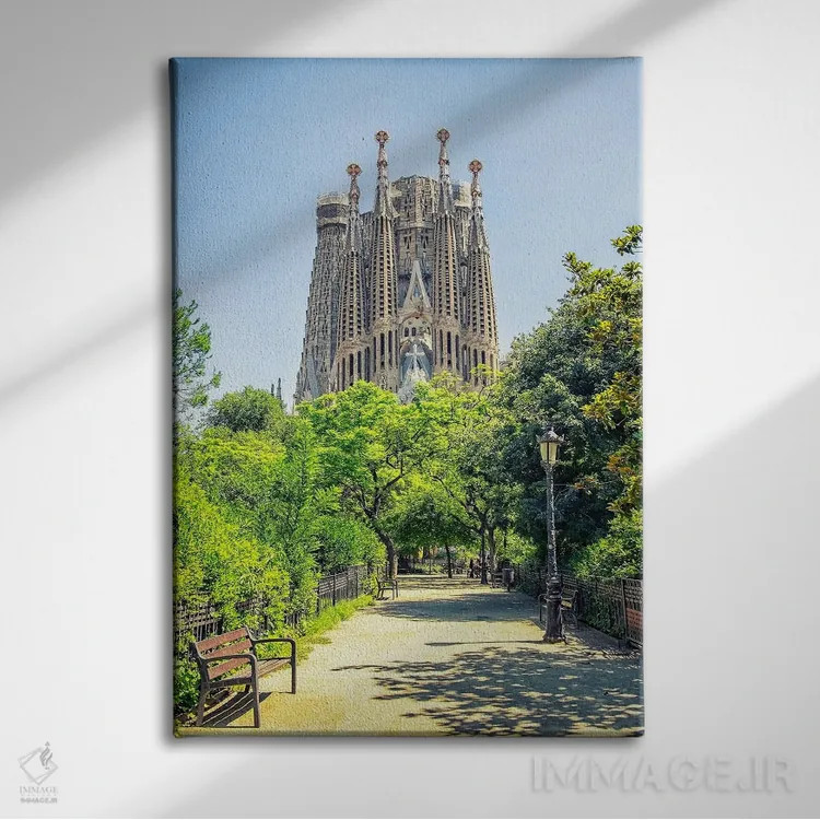 تابلو دکوراتیو شگفتی بارسلونا اثر مانجیک پیکچرز - نمای روبهرو روی دیوار