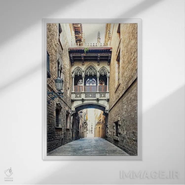 تابلو دکوراتیو محله گوتیک اثر مانجیک پیکچرز - نمای قابدار سفید