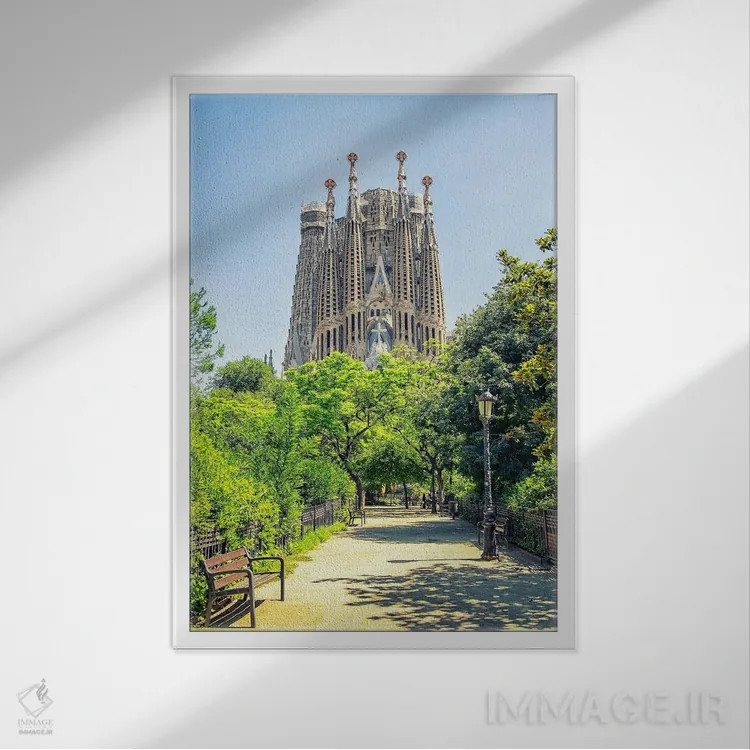 تابلو دکوراتیو شگفتی بارسلونا اثر مانجیک پیکچرز - نمای قابدار سفید