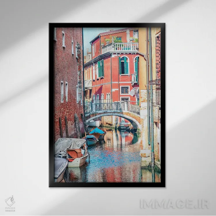 تابلو دکوراتیو کانال ونیزی اثر مانجیک پیکچرز - نمای قابدار مشکی