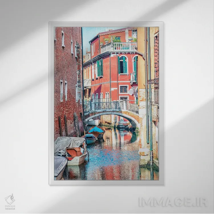 تابلو دکوراتیو کانال ونیزی اثر مانجیک پیکچرز - نمای قابدار سفید