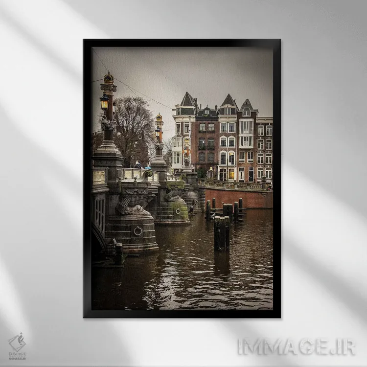 تابلو دکوراتیو آمستردام ۱ اثر انزو رومانو - نمای قابدار مشکی