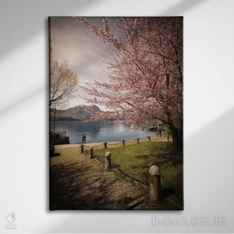تابلو دکوراتیو شکوفه گیلاس روی دریاچه کومو اثر انزو رومانو - نمای روبهرو روی دیوار