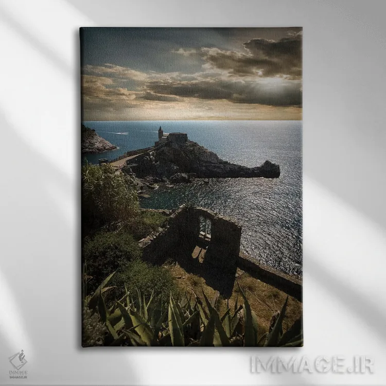 تابلو دکوراتیو کلیسای سن پیتر، پورتو ونره ۲ اثر انزو رومانو - نمای روبهرو روی دیوار