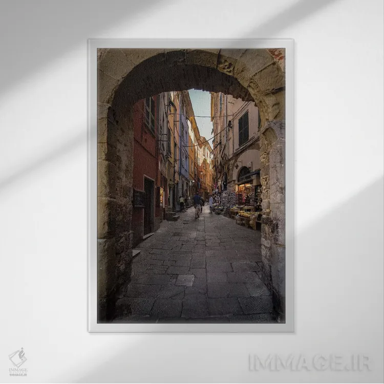 تابلو دکوراتیو خیابان پورتو ونره اثر انزو رومانو - نمای قابدار سفید