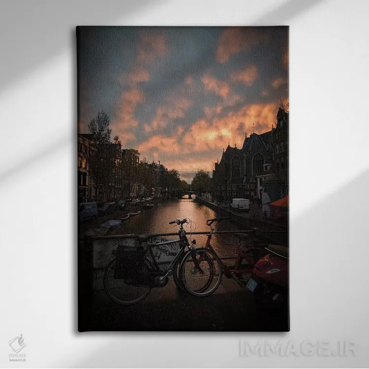 تابلو دکوراتیو غروب در آمستردام اثر انزو رومانو - نمای روبهرو روی دیوار
