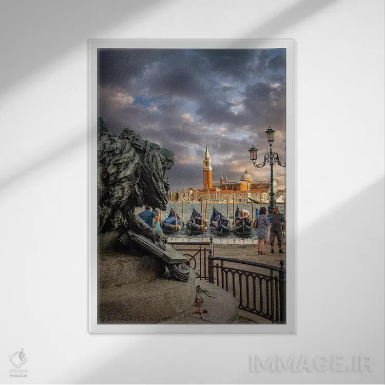 تابلو دکوراتیو شیر با کلیسای سن جورجیو اثر انزو رومانو - نمای قابدار سفید