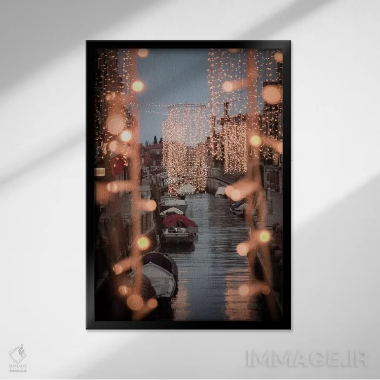 تابلو دکوراتیو ونیز چراغ ها II اثر انزو رومانو - نمای قابدار مشکی