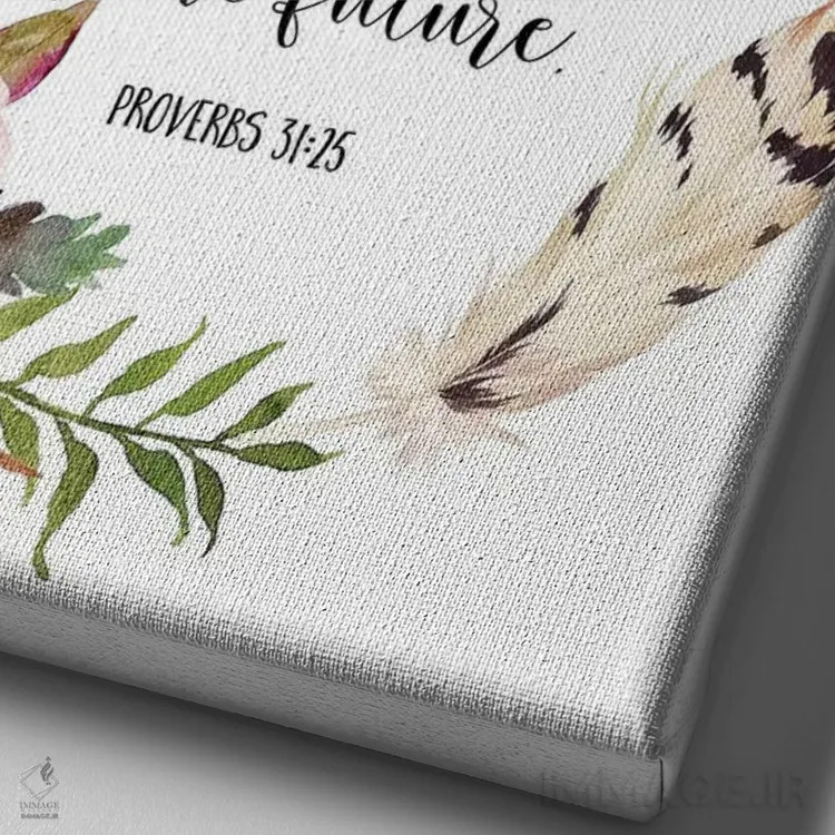 تابلو دکوراتیو او با قدرت و وقار آراسته است و می خندد، امثال ۳۱:۲۵ اثر ادن پرینتیبلز - نمای نزدیک بافت بوم