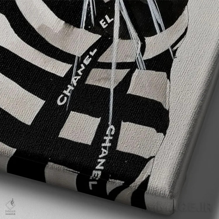 تابلو دکوراتیو عاشق شنل اثر گیل لبلو - نمای نزدیک بافت بوم