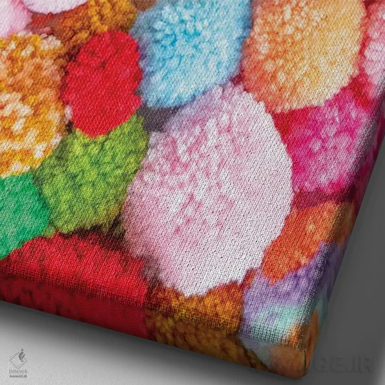 تابلو دکوراتیو پوم پومرانیان اثر ارین سامر - نمای نزدیک بافت بوم