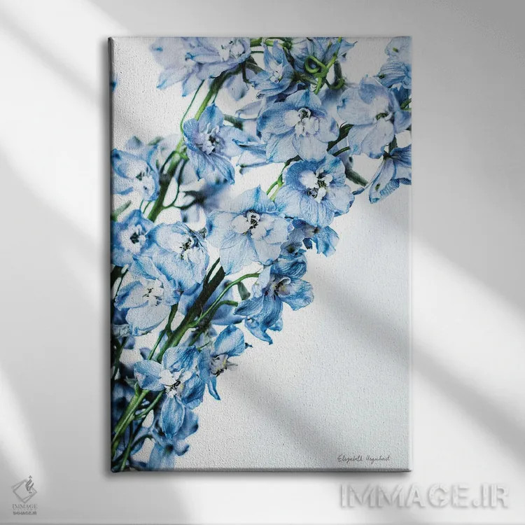 تابلو دکوراتیو دلفینیوم تازه چیده چهارم اثر الیزابت اورکهارت - نمای روبهرو روی دیوار