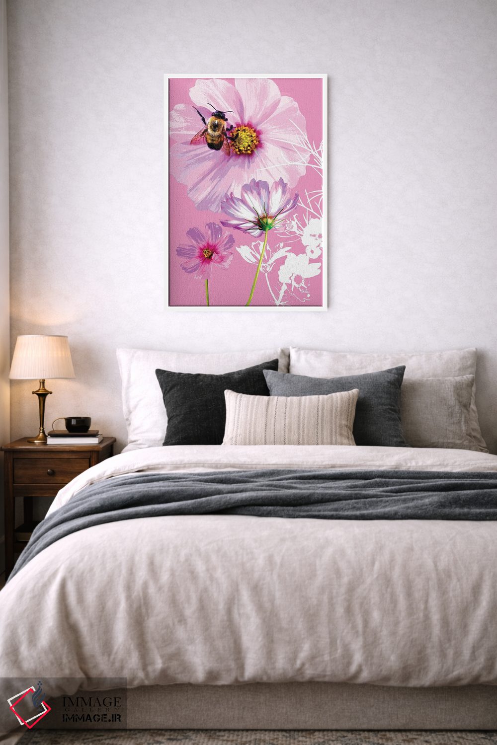 تابلو دکوراتیو زنبور روی گل کاسموس اثر اولیا دیزاینز - D5W