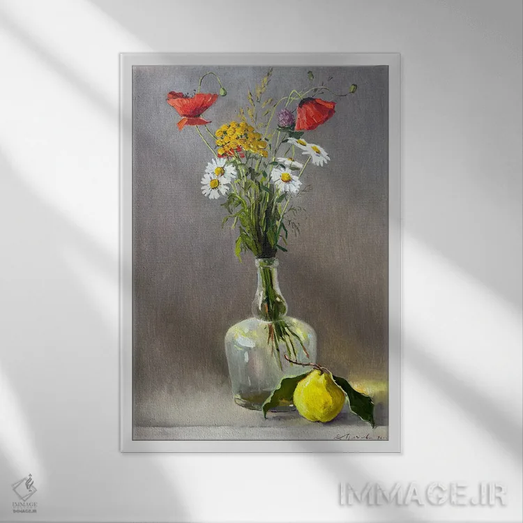تابلو دکوراتیو طبیعت بی جان با گل های وحشی و سیب ۲ اثر اوگنیا مکانوا - نمای قابدار سفید