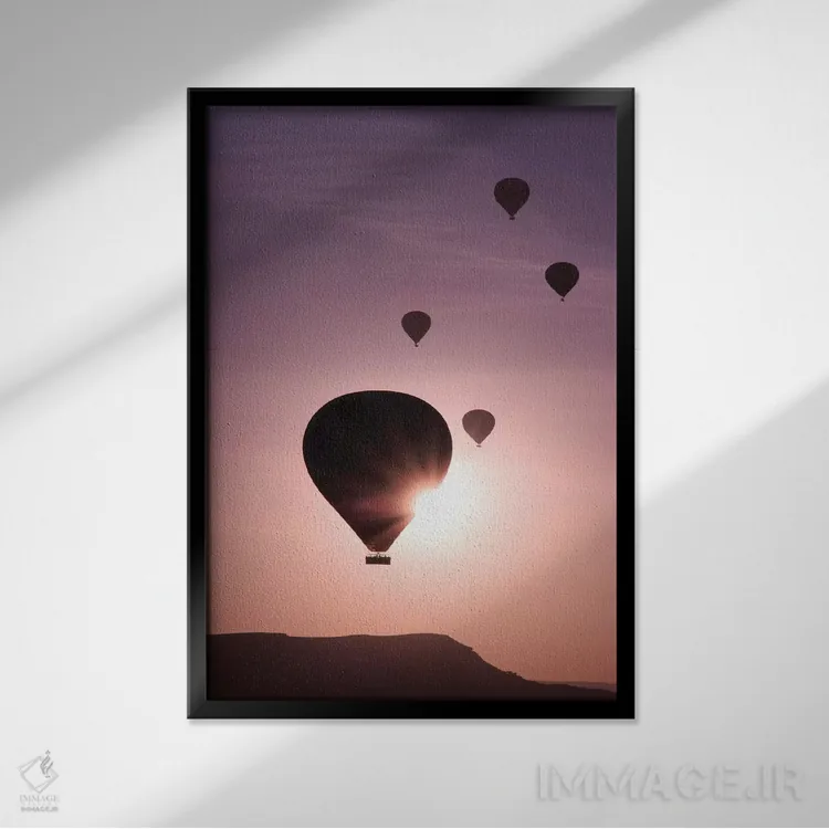 تابلو دکوراتیو ترکیه، آناتولی، کاپادوکیا، گورمه. بالن های هوای گرم در حال… اثر امیلی ویلسون - نمای قابدار مشکی