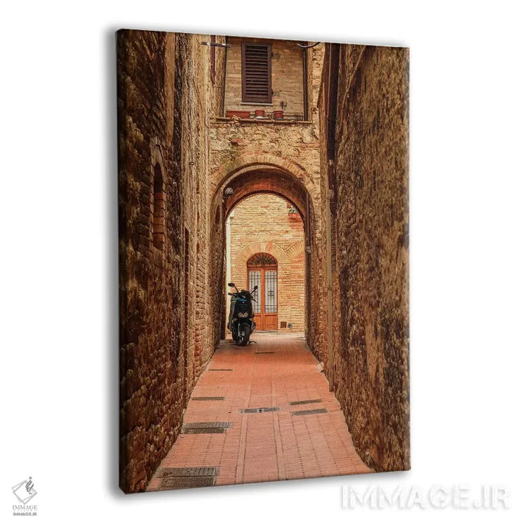 تابلو دکوراتیو ایتالیا، سان جیمیگنانو. کوچه با موتورسیکلت اثر امیلی ویلسون - نمای پرسپکتیو محصول
