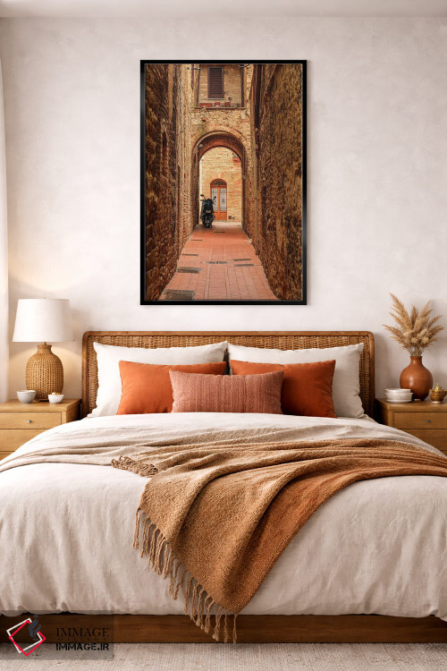 تابلو دکوراتیو ایتالیا، سان جیمیگنانو. کوچه با موتورسیکلت اثر امیلی ویلسون - D3B