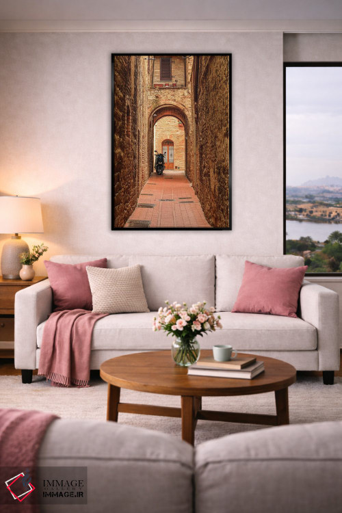 تابلو دکوراتیو ایتالیا، سان جیمیگنانو. کوچه با موتورسیکلت اثر امیلی ویلسون - D4B