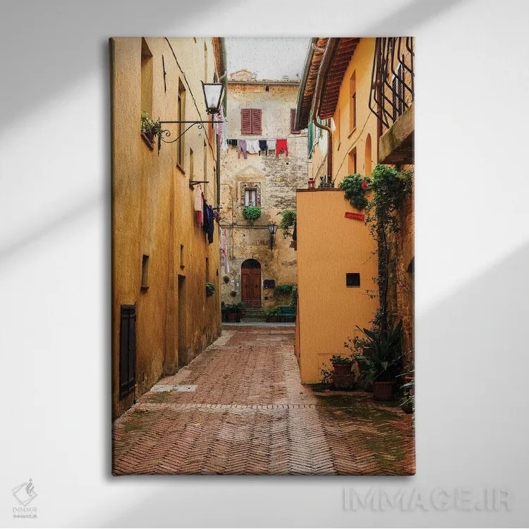 تابلو دکوراتیو ایتالیا، توسکانی، استان سینا، کیوسوره. شهر تپه ای. گذرگاه… اثر امیلی ویلسون - نمای روبهرو روی دیوار