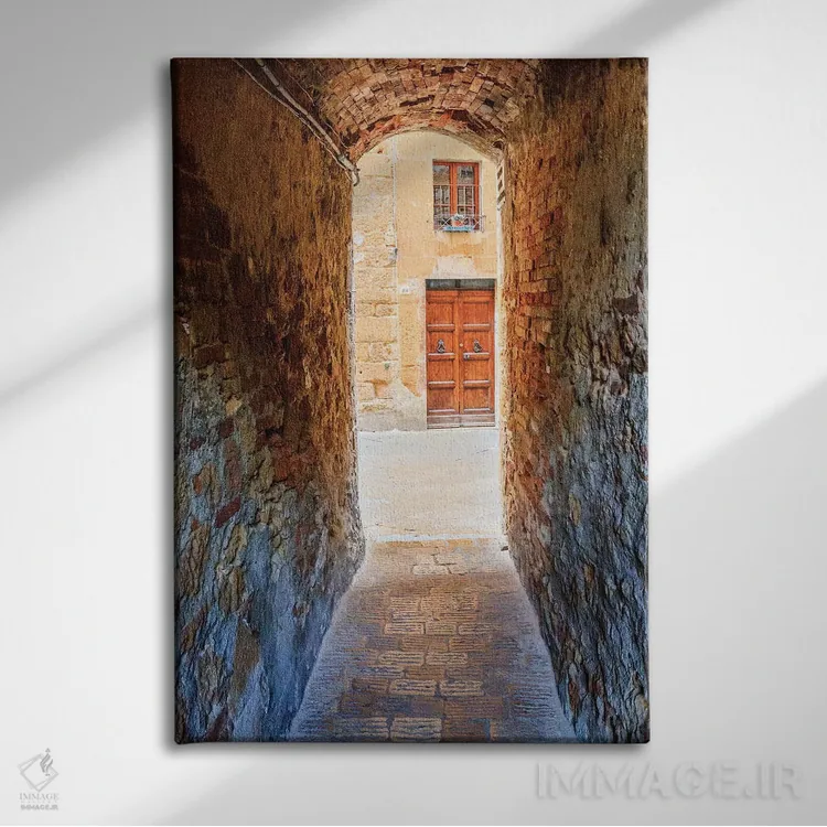 تابلو دکوراتیو ایتالیا، توسکانی، استان سینا، کیوسوره. شهر تپه ای. گذرگاه… اثر امیلی ویلسون - نمای روبهرو روی دیوار