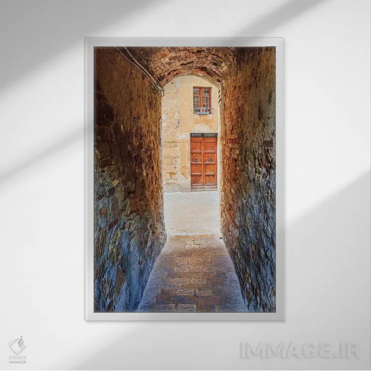 تابلو دکوراتیو ایتالیا، توسکانی، استان سینا، کیوسوره. شهر تپه ای. گذرگاه… اثر امیلی ویلسون - نمای قابدار سفید