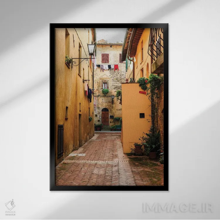 تابلو دکوراتیو ایتالیا، توسکانی، استان سینا، کیوسوره. شهر تپه ای. گذرگاه… اثر امیلی ویلسون - نمای قابدار مشکی