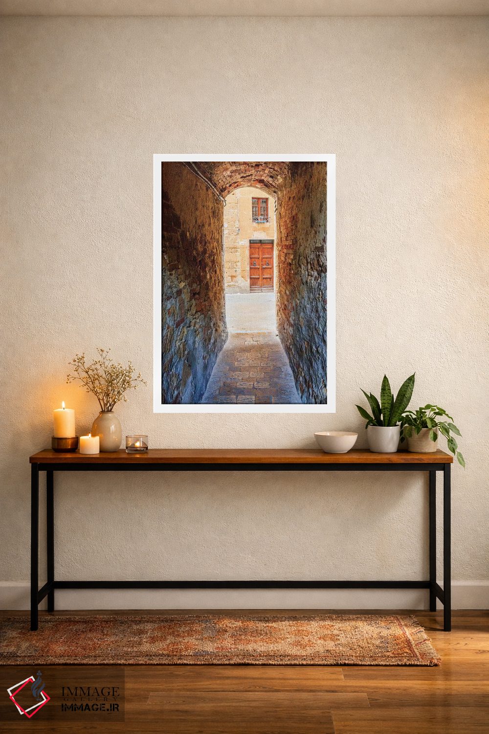 تابلو دکوراتیو ایتالیا، توسکانی، استان سینا، کیوسوره. شهر تپه ای. گذرگاه… اثر امیلی ویلسون - D2W