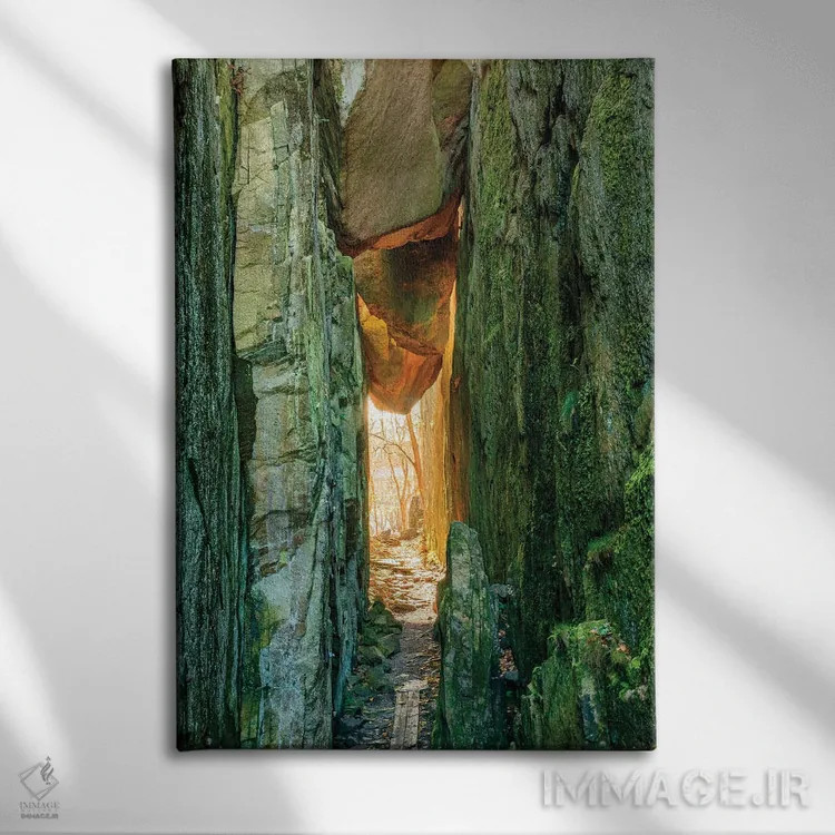 تابلو دکوراتیو سوئد، استان بوهوسلان. مسیری میان صخره های گوه ای نزدیک اود… اثر امیلی ویلسون - نمای روبهرو روی دیوار