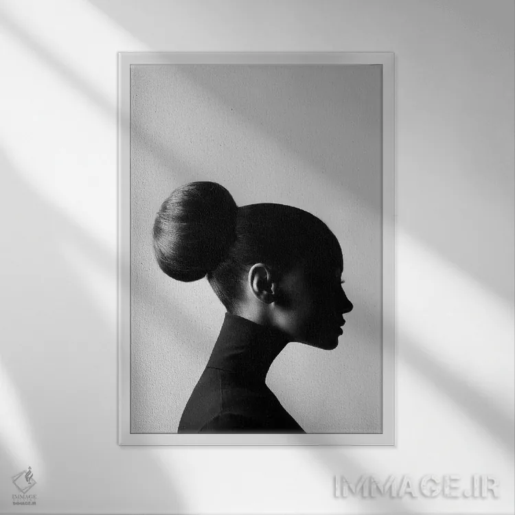 تابلو دکوراتیو از گردن به بالا اثر دیزاین فابریکن - نمای قابدار سفید