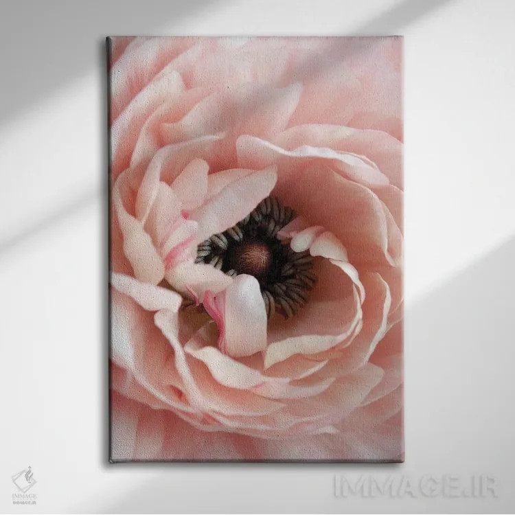 تابلو دکوراتیو گل اثر دیزاین فابریکن - نمای روبهرو روی دیوار