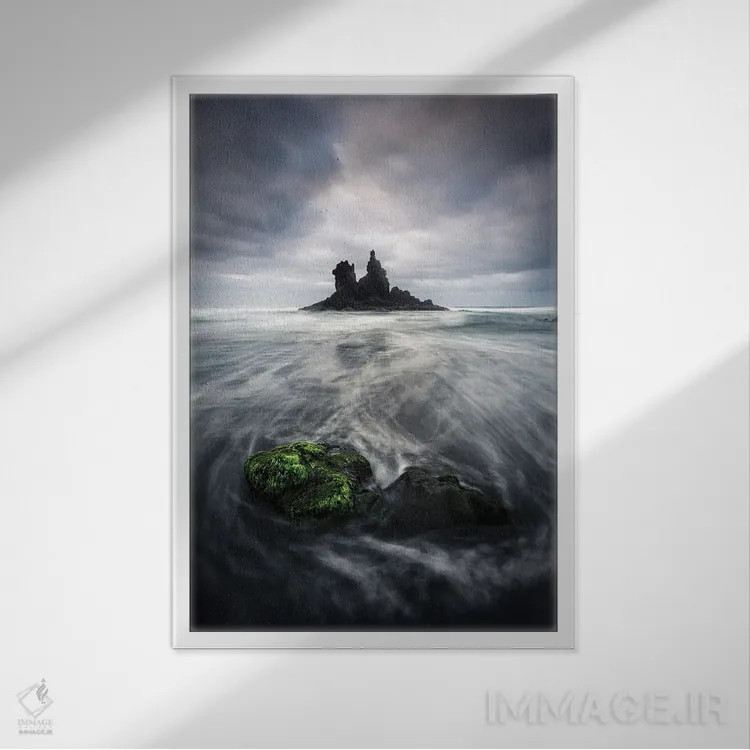 تابلو دکوراتیو در حال حرکت اثر فابیو آنتنور - نمای قابدار سفید