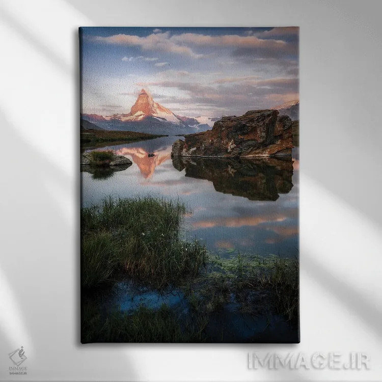 تابلو دکوراتیو سبز و قرمز اثر فابیو آنتنور - نمای روبهرو روی دیوار