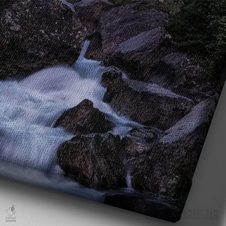 تابلو دکوراتیو قله قرمز اثر فابیو آنتنور - نمای نزدیک بافت بوم