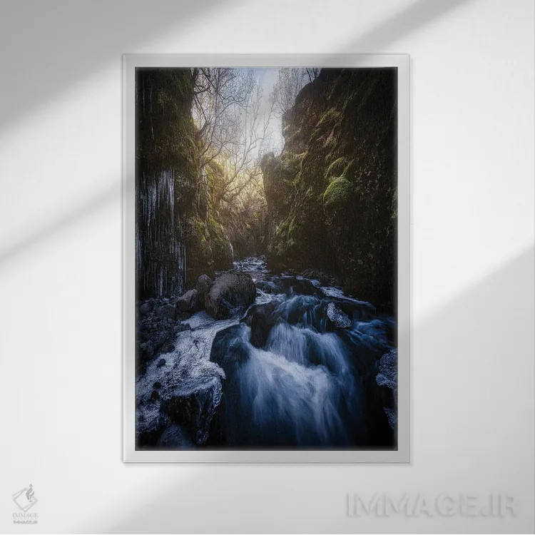 تابلو دکوراتیو رودخانه دره اثر فابیو آنتنور - نمای قابدار سفید