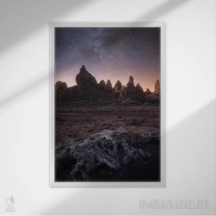 تابلو دکوراتیو ترونا در شب اثر فابیو آنتنور - نمای قابدار سفید