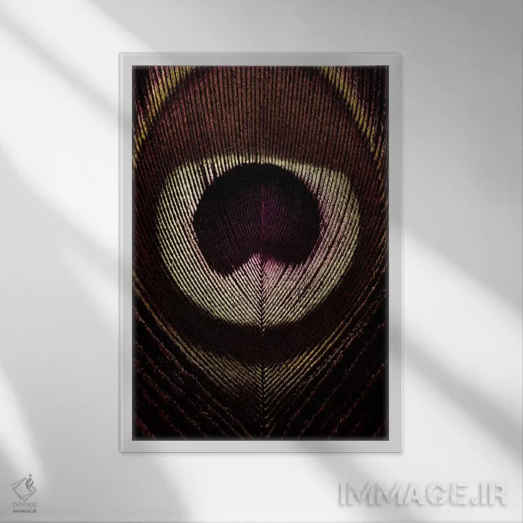 تابلو دکوراتیو پر طاووس برنزی اثر آلیسون فنل - نمای قابدار سفید