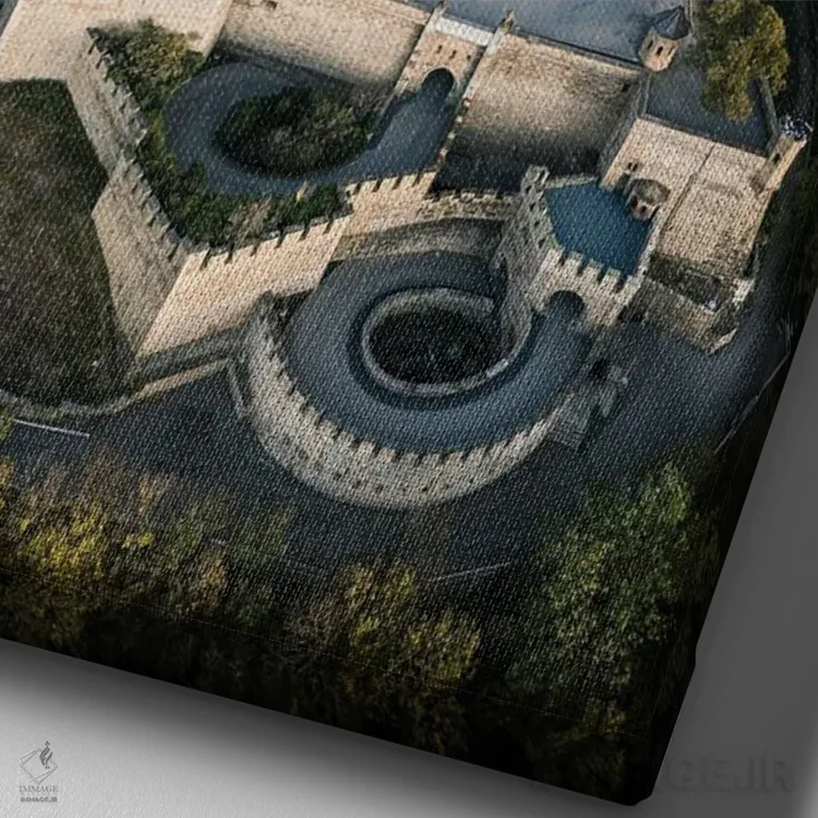 تابلو دکوراتیو قلعه بر فراز تپه دو اثر فابیان فورتمن - نمای نزدیک بافت بوم