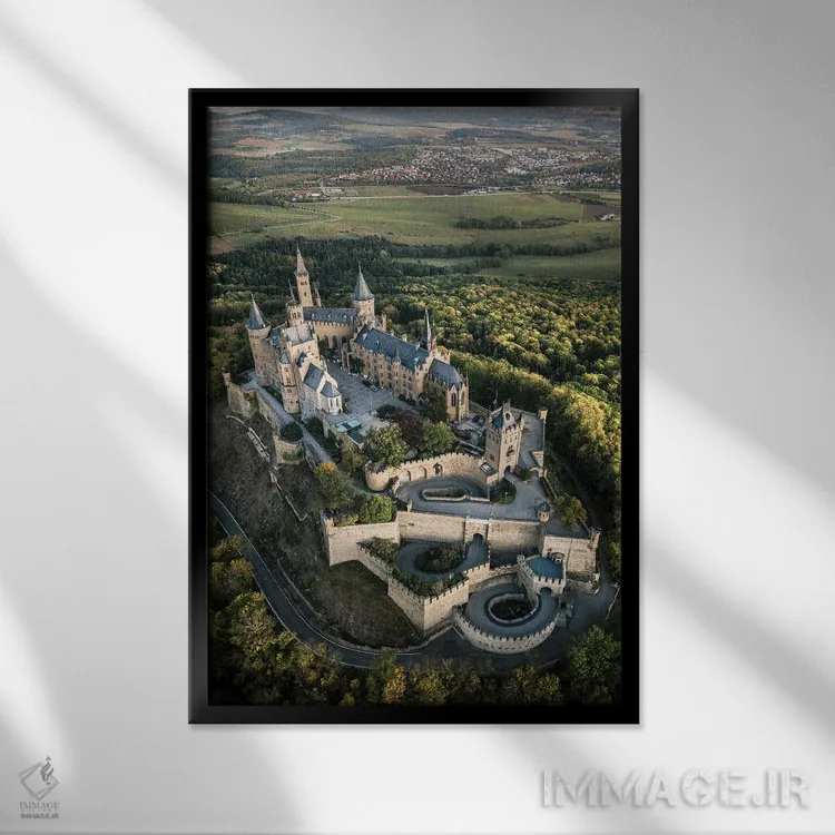 تابلو دکوراتیو قلعه بر فراز تپه دو اثر فابیان فورتمن - نمای قابدار مشکی