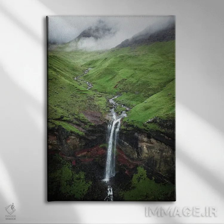 تابلو دکوراتیو آبشار احساسی اثر فابیان فورتمن - نمای روبهرو روی دیوار