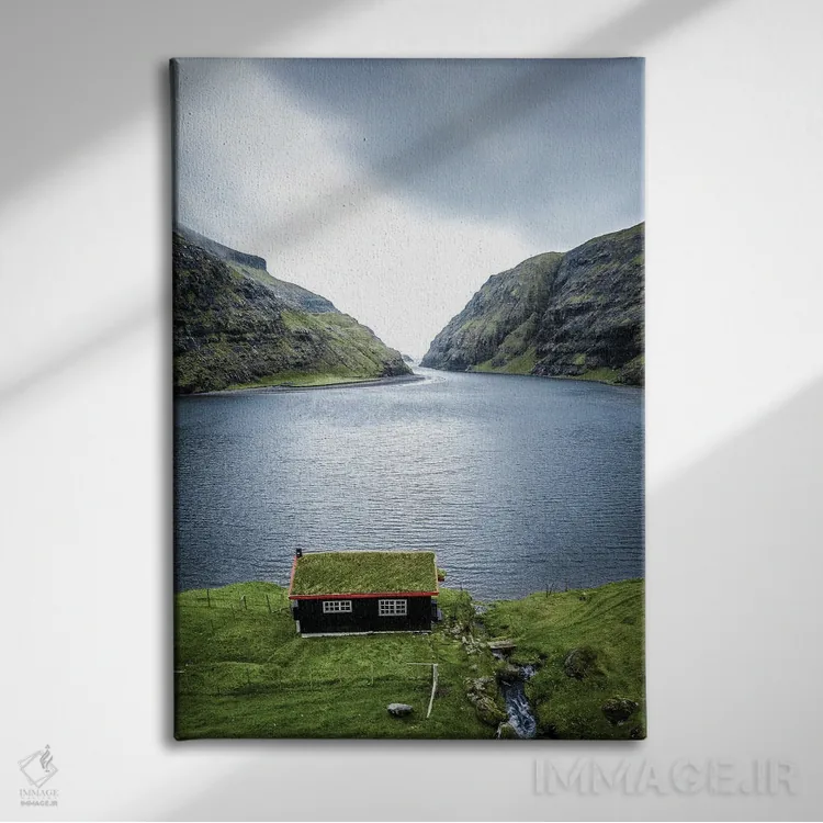 تابلو دکوراتیو کلبه رویایی من اثر فابیان فورتمن - نمای روبهرو روی دیوار