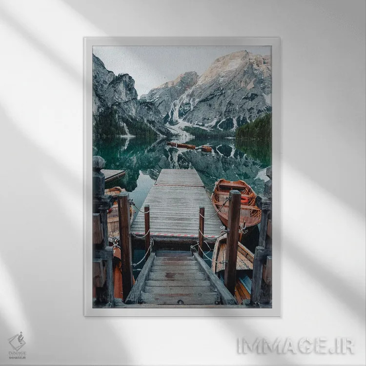 تابلو دکوراتیو قایق های دریاچه برااس اثر فابیان فورتمن - نمای قابدار سفید