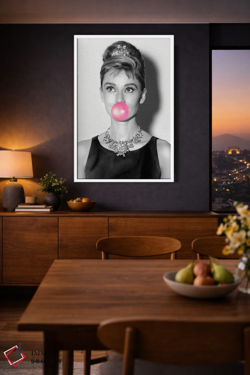 تابلو دکوراتیو هپبورن با آدامس بادکنکی اثر فیشرکرافت - D2W